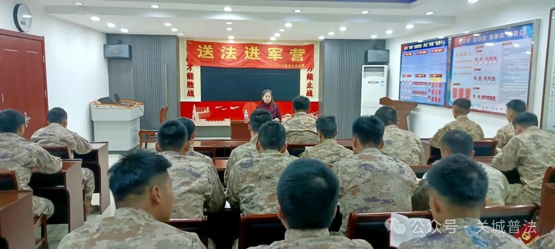 山海关区司法局开展宪法进军营主题宣传活动