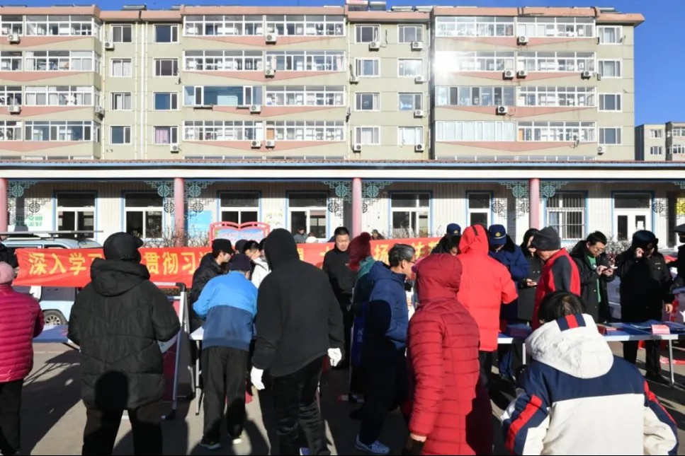 北戴河新区多部门联动开展国家宪法日宣传活动