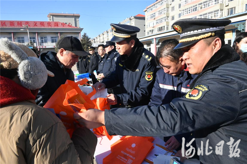 秦皇岛市北戴河新区多部门联动送“法”进社区